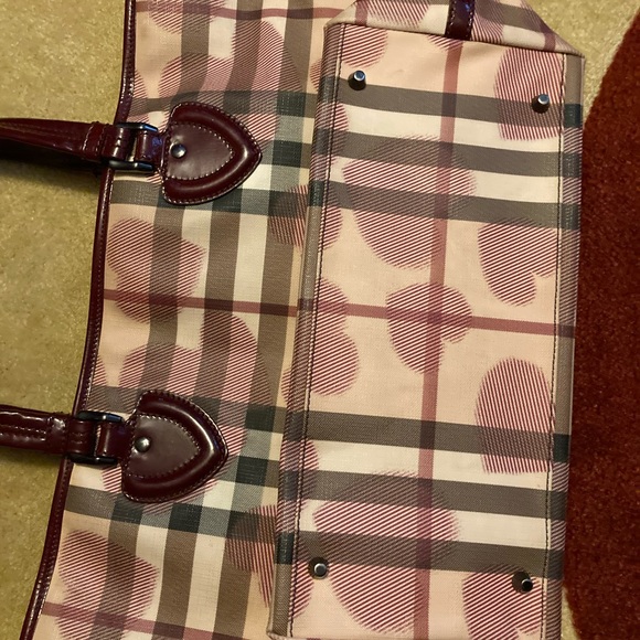 💯 Authentic red Burberry Hearts limited edition. - Picture 5 of 11